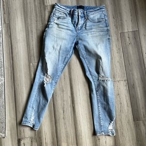 Size 28 Buckle Black ankle Jean. Mid-rise! So cute.